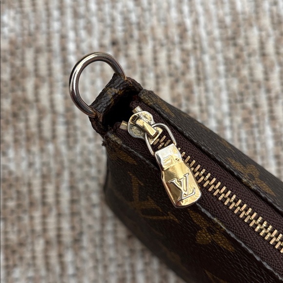 Louis Vuitton Pochette - Picture 14 of 14